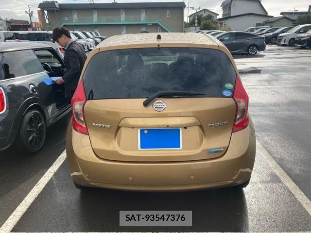 Nissan NOTE 2014-01 8884108-3
