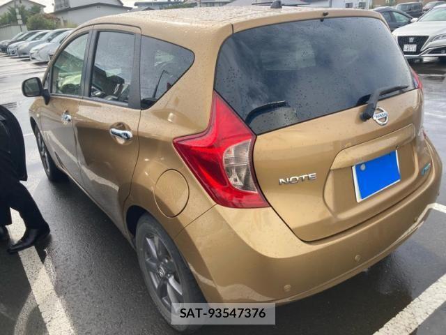 Nissan NOTE 2014-01 8884108-4