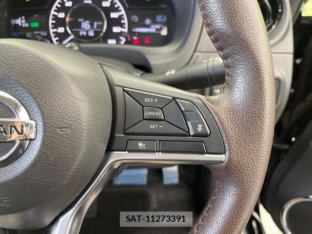 Nissan NOTE 2018-03 8884092-5