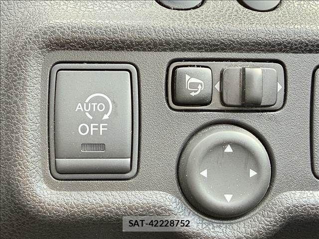 Nissan NOTE 2015-10 8884099-13