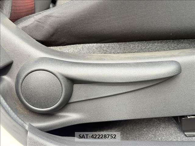 Nissan NOTE 2015-10 8884099-27