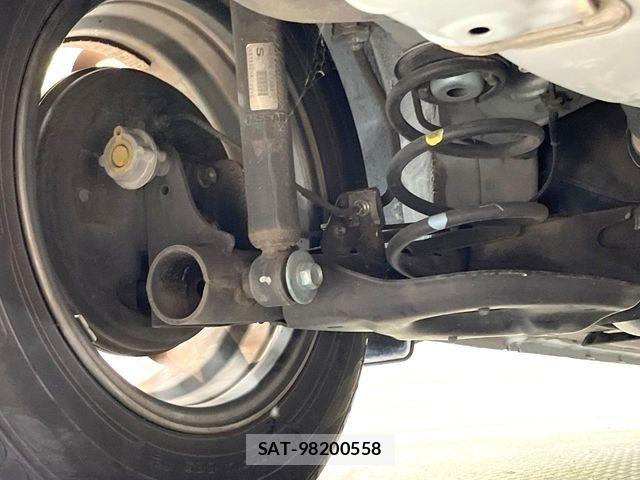 Nissan NOTE 2015-12 8884100-19