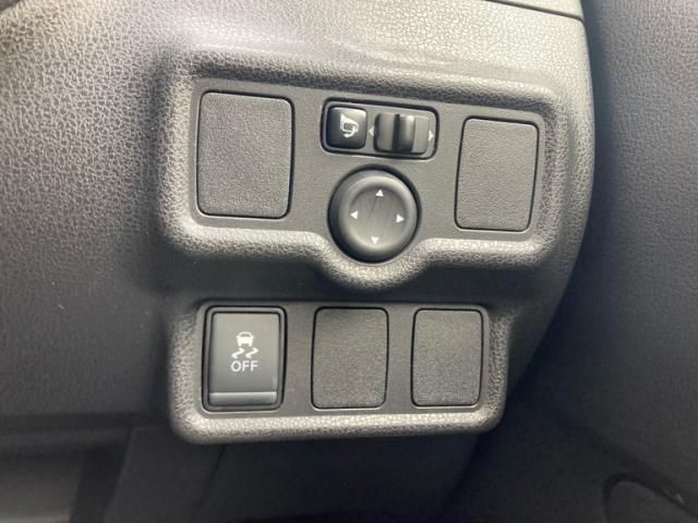 Nissan NOTE 2018-08 1464801-12