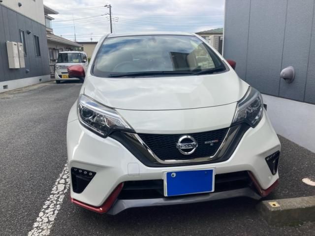 Nissan NOTE 2018-08 1464801-1