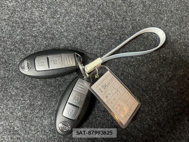 Nissan NOTE 2017-12 3773347-19