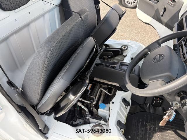 Nissan CLIPPER 2015-04 5874685-27