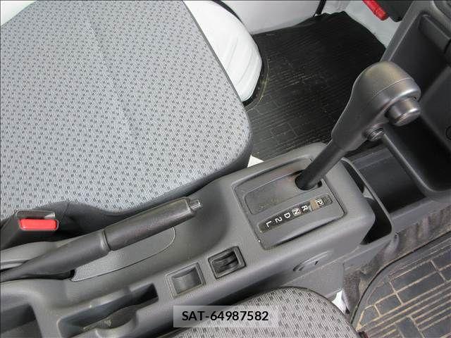Nissan CLIPPER 2023-08 6015206-14