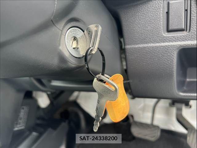 Nissan CLIPPER 2019-09 7509535-17