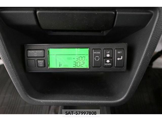 Nissan CLIPPER 2018-06 8526394-17