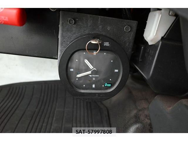 Nissan CLIPPER 2018-06 8526394-19
