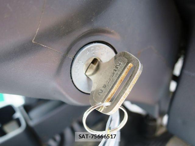 Nissan CLIPPER 2023-04 8100973-16