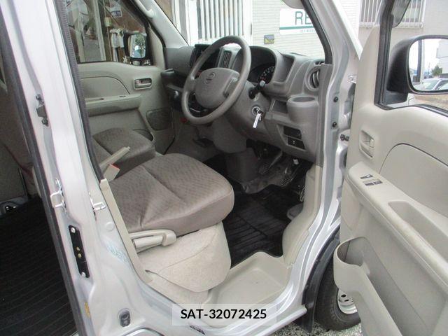 Nissan CLIPPER 2023-04 1303535-18