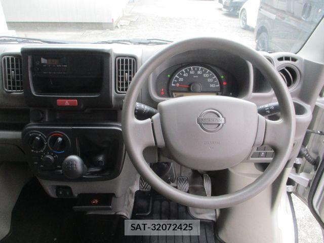 Nissan CLIPPER 2023-04 1303535-3