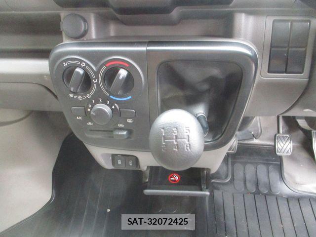 Nissan CLIPPER 2023-04 1303535-6