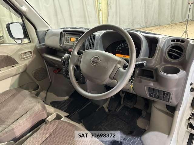 Nissan CLIPPER 2017-09 4756457-11