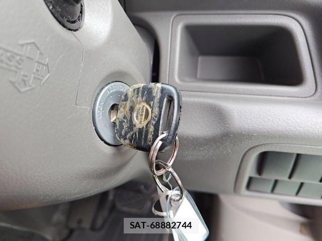 Nissan CLIPPER 2017-02 6673036-13