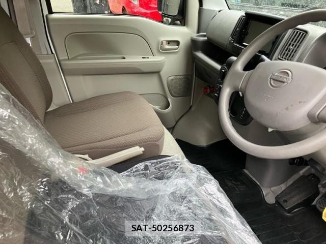 Nissan CLIPPER 2023-04 7963116-10