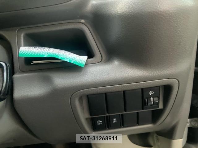Nissan CLIPPER 2015-08 8100982-18