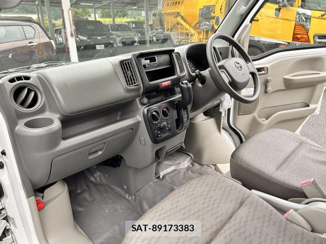 Nissan CLIPPER 2018-04 8100978-11