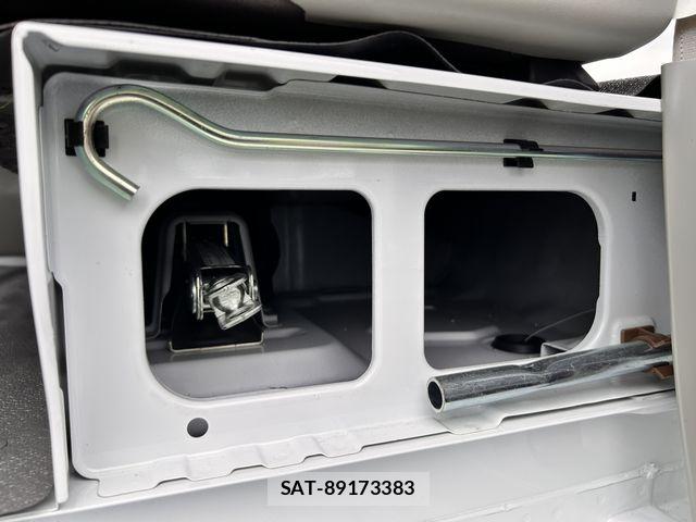 Nissan CLIPPER 2018-04 8100978-21