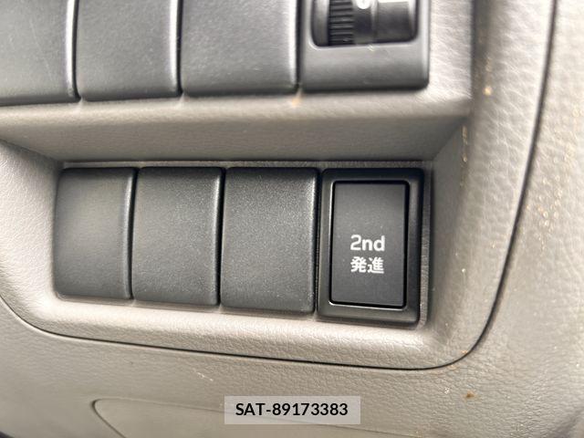 Nissan CLIPPER 2018-04 8100978-8