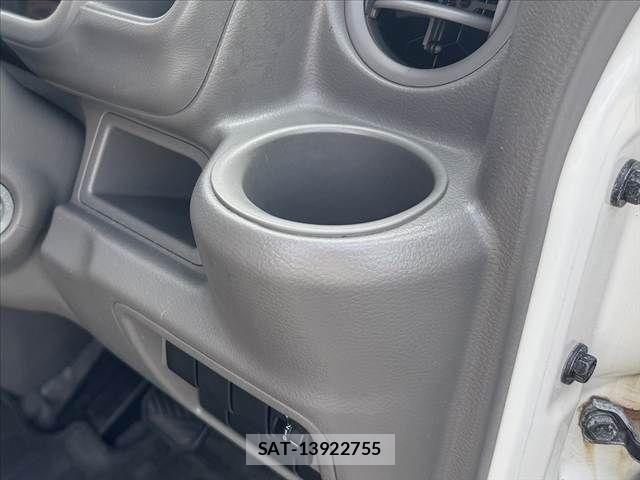 Nissan CLIPPER 2016-07 8131727-28