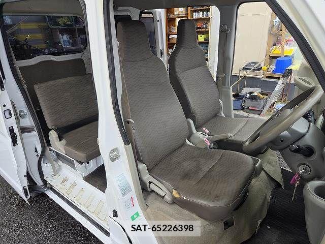 Nissan CLIPPER 2016-06 8414139-28