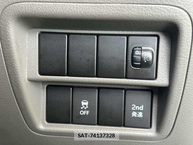 Nissan CLIPPER 2026-06 8438023-17