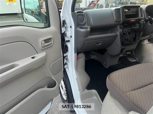 Nissan CLIPPER 2017-06 8744957-15