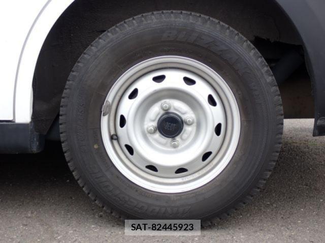 Nissan NV150 AD 2021-01 6677372-11