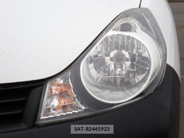 Nissan NV150 AD 2021-01 6677372-7