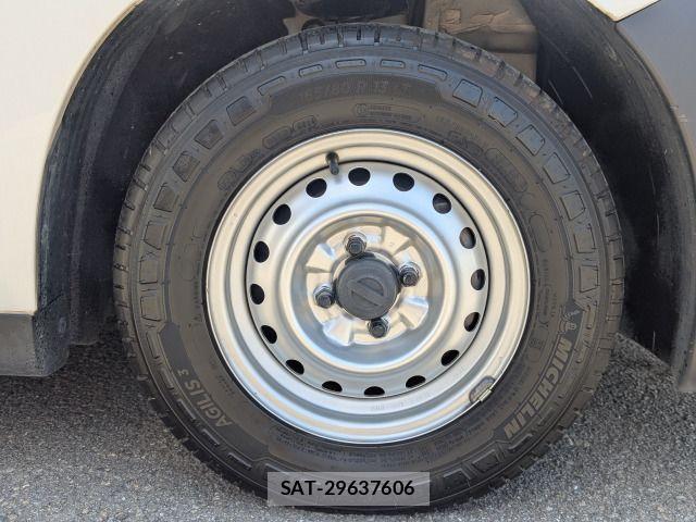 Nissan NV150 AD 2017-02 6752770-16