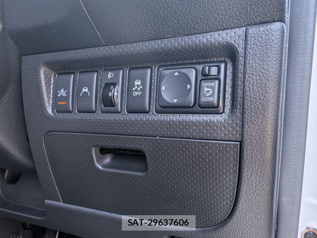 Nissan NV150 AD 2017-02 6752770-4