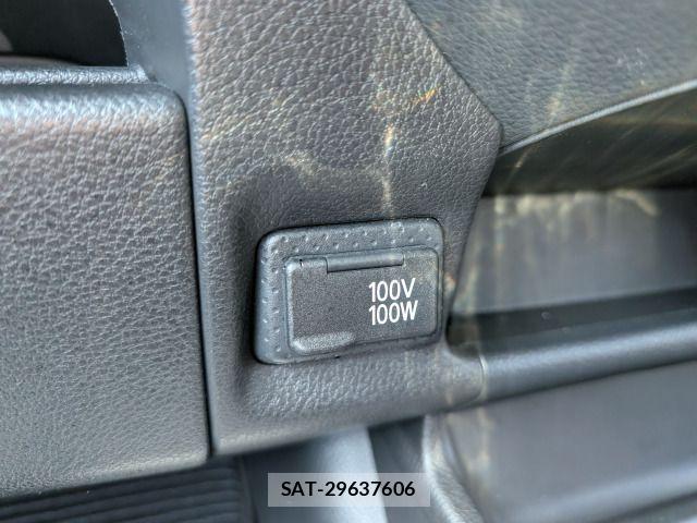 Nissan NV150 AD 2017-02 6752770-5