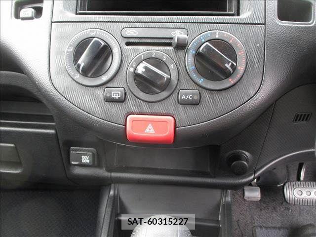 Nissan NV150 AD 2019-12 8414144-16