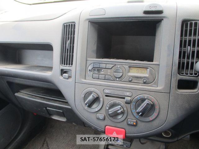 Nissan NV150 AD 2017-07 8666692-18