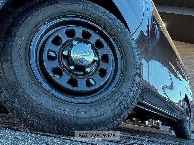 Nissan NV350 Caravan 2017-06 622199-10