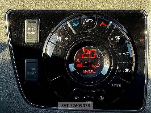 Nissan NV350 Caravan 2017-06 622199-11