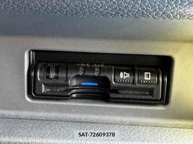 Nissan NV350 Caravan 2017-06 622199-14