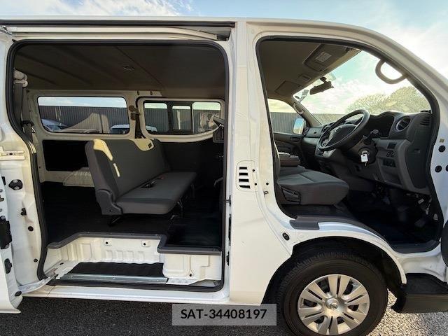 Nissan NV350 Caravan 2021-10 958729-11