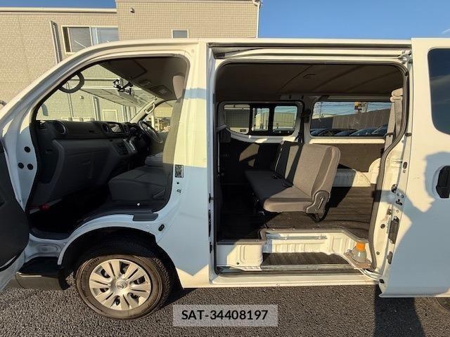Nissan NV350 Caravan 2021-10 958729-16