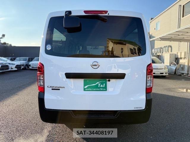 Nissan NV350 Caravan 2021-10 958729-18