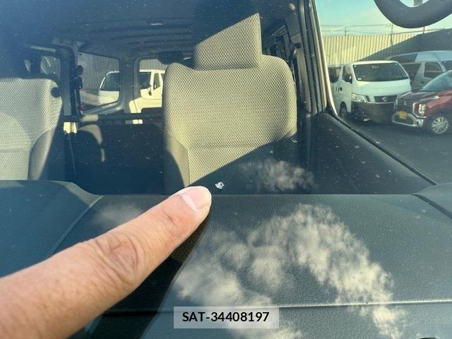Nissan NV350 Caravan 2021-10 958729-21