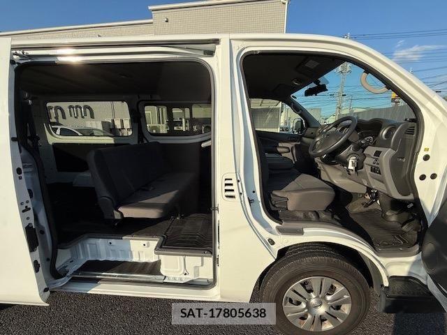 Nissan NV350 Caravan 2021-10 958731-11