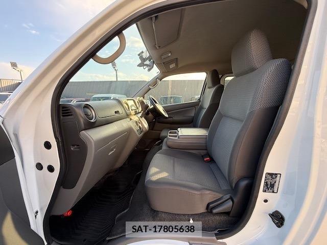 Nissan NV350 Caravan 2021-10 958731-14