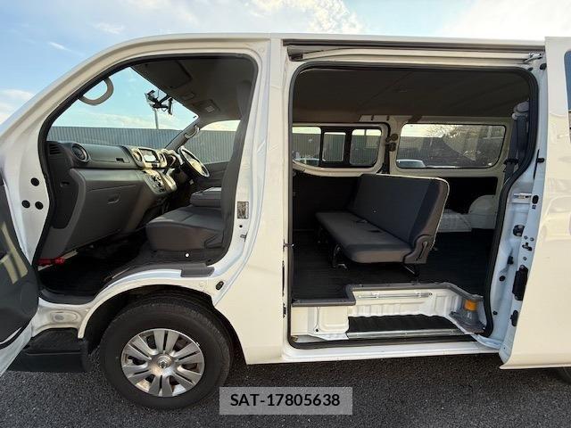 Nissan NV350 Caravan 2021-10 958731-16
