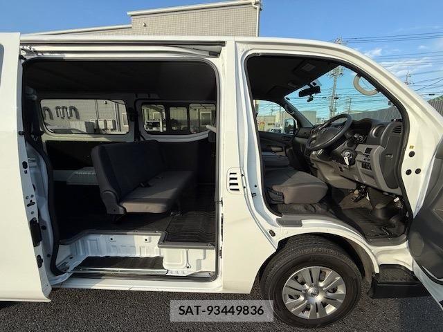 Nissan NV350 Caravan 2021-10 958727-9