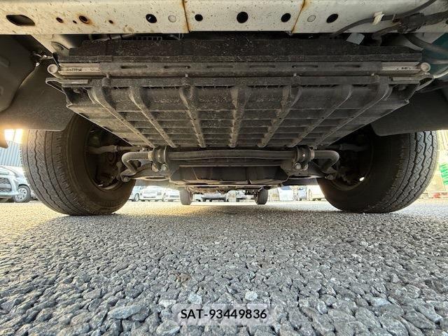 Nissan NV350 Caravan 2021-10 958727-24