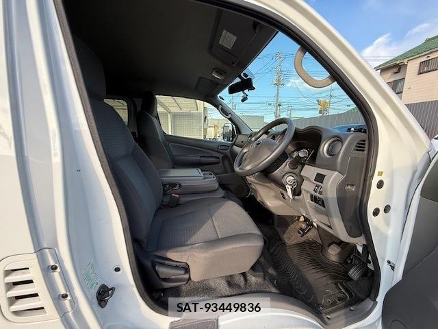 Nissan NV350 Caravan 2021-10 958727-8