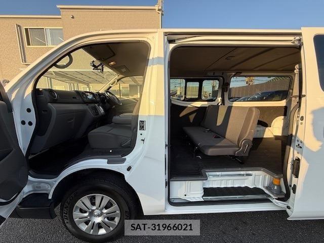 Nissan NV350 Caravan 2021-10 958728-16